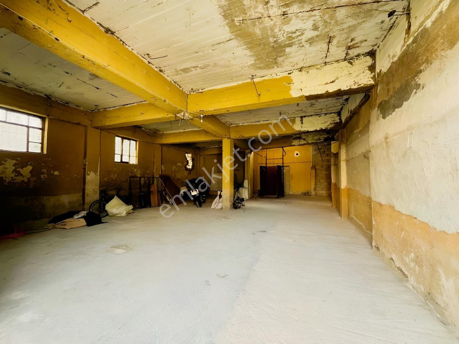 Gökçayda Yola 33m Cepheli Ev Ve 300m2 Doposu. Yatırımlık! — fotoğraf 12