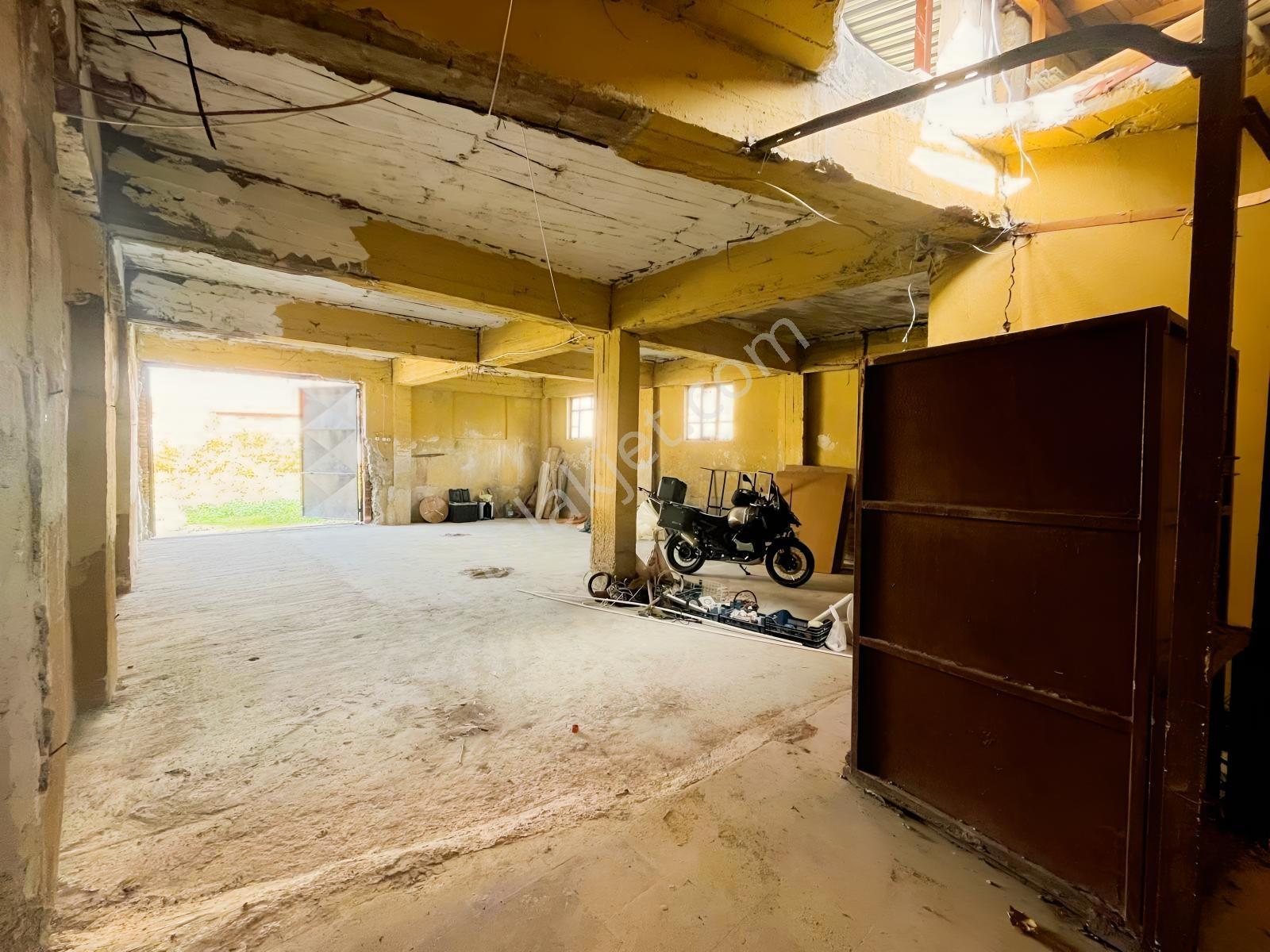 Gökçayda Yola 33m Cepheli Ev Ve 300m2 Doposu. Yatırımlık! — fotoğraf 14