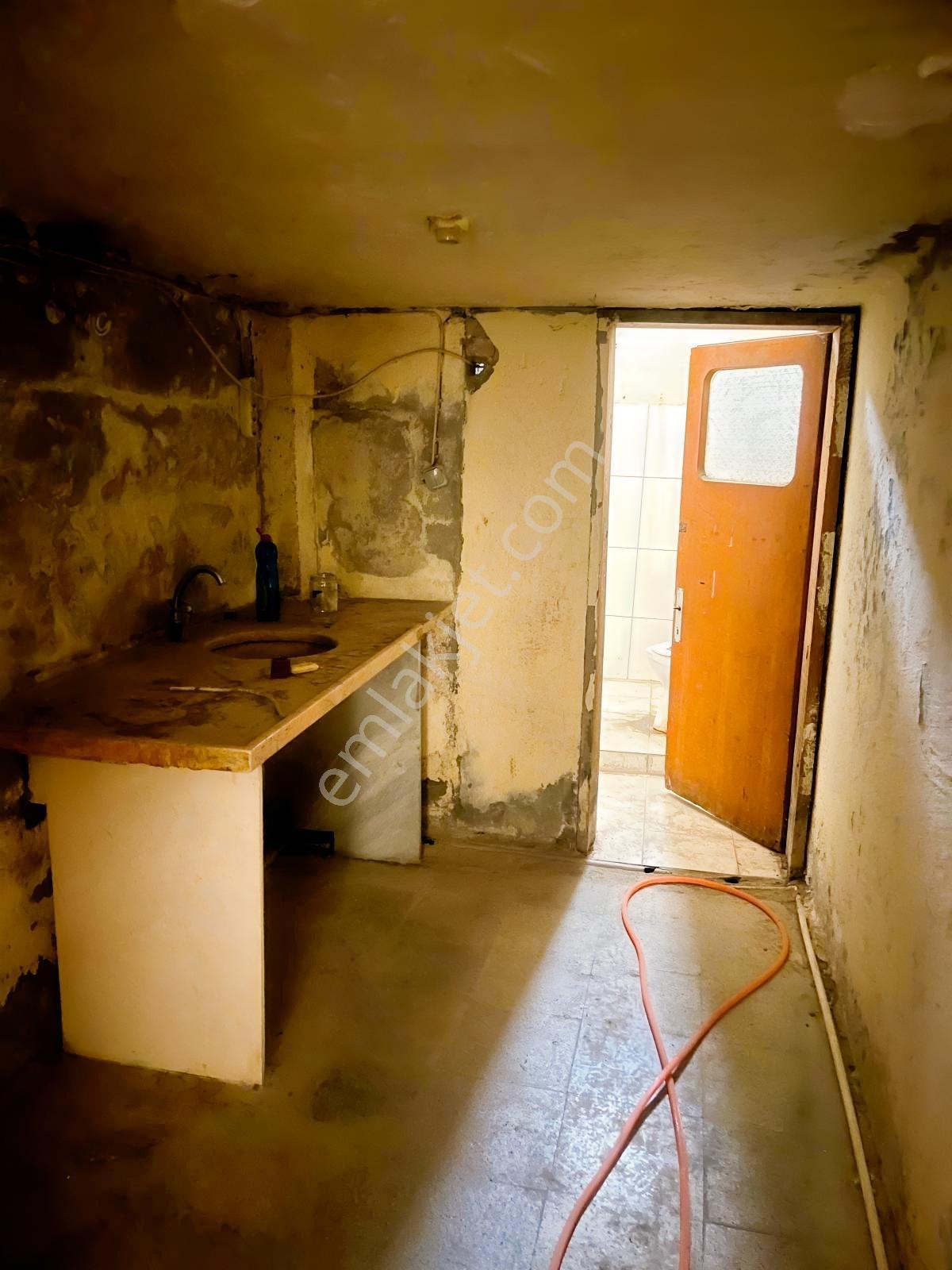 Gökçayda Yola 33m Cepheli Ev Ve 300m2 Doposu. Yatırımlık! — fotoğraf 19