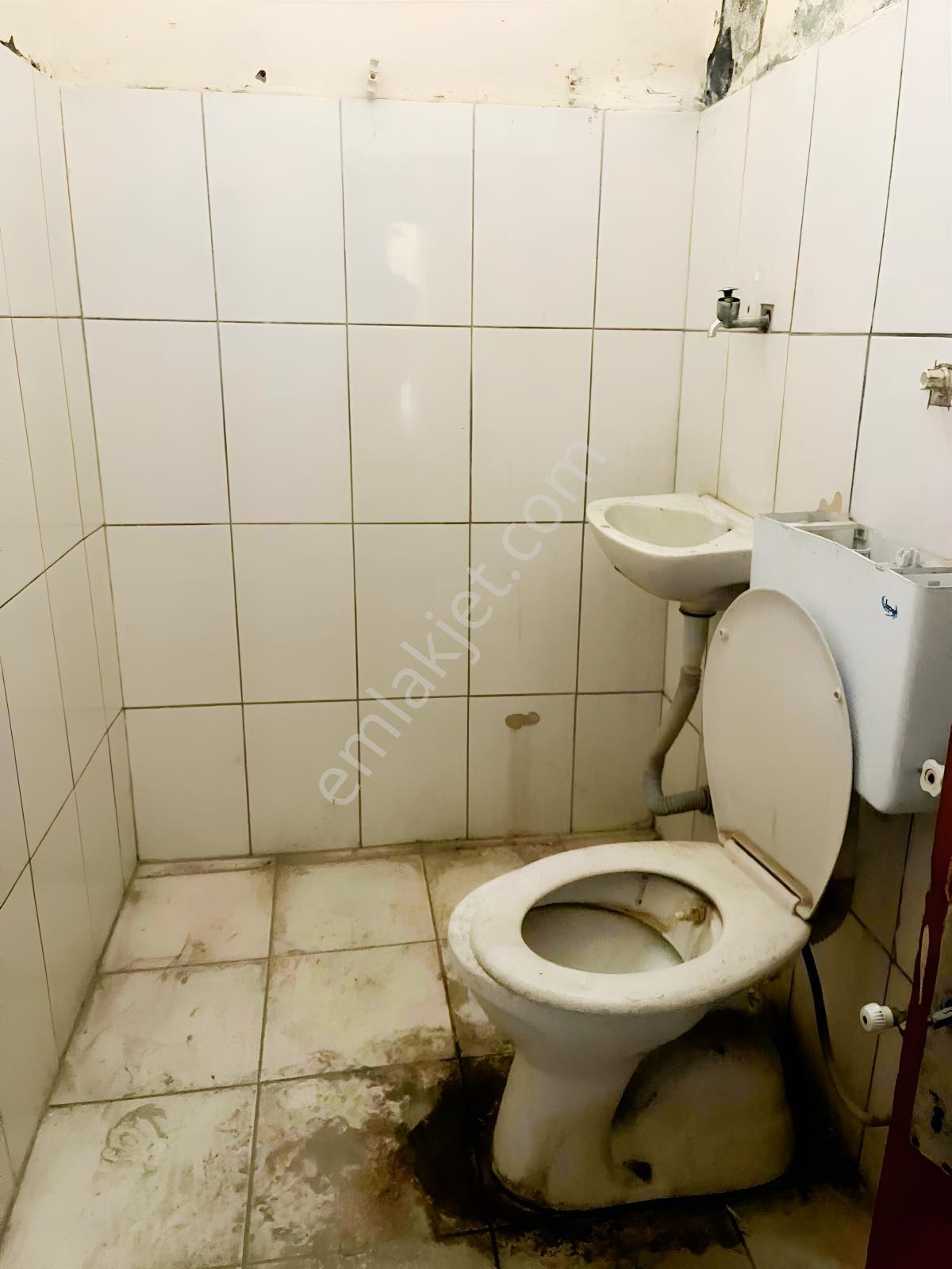 Gökçayda Yola 33m Cepheli Ev Ve 300m2 Doposu. Yatırımlık! — fotoğraf 20