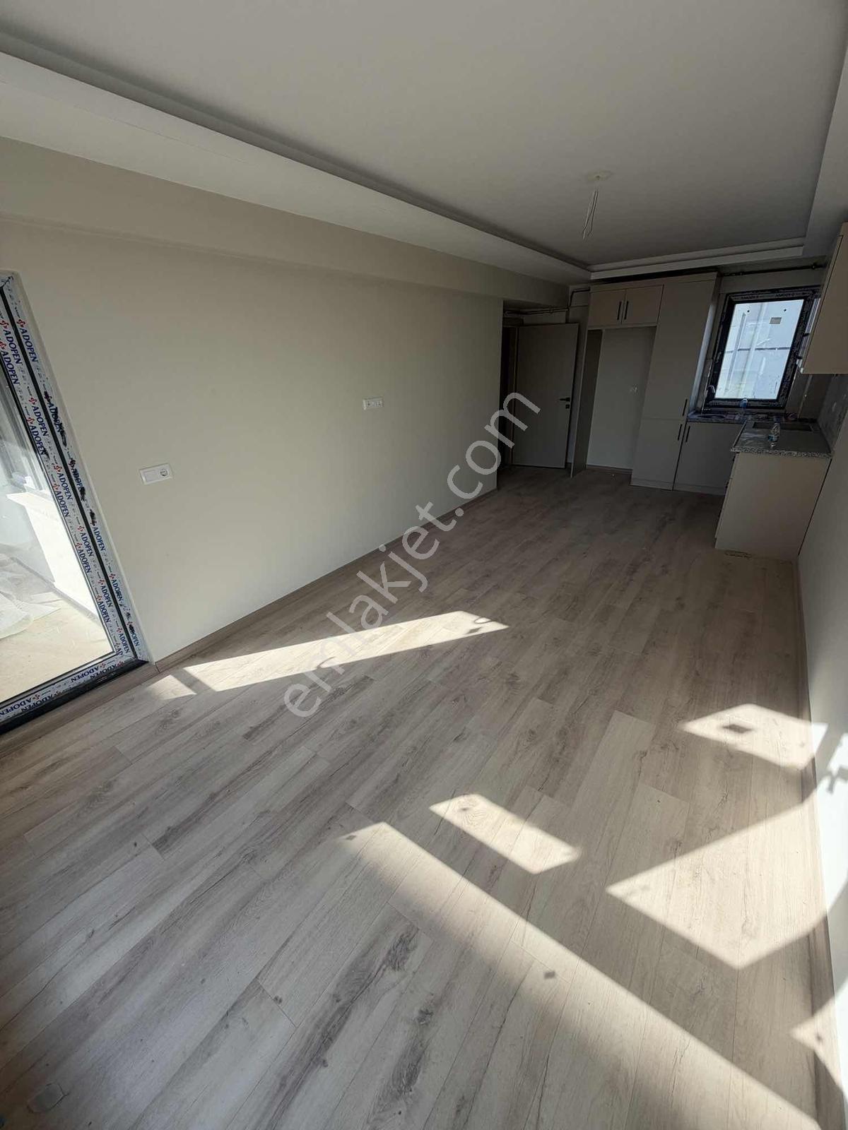 Kasrevi'den Barışta Cadde Üzeri Y.ısıtmalı Asansörlü 2+0 Daire — fotoğraf 2