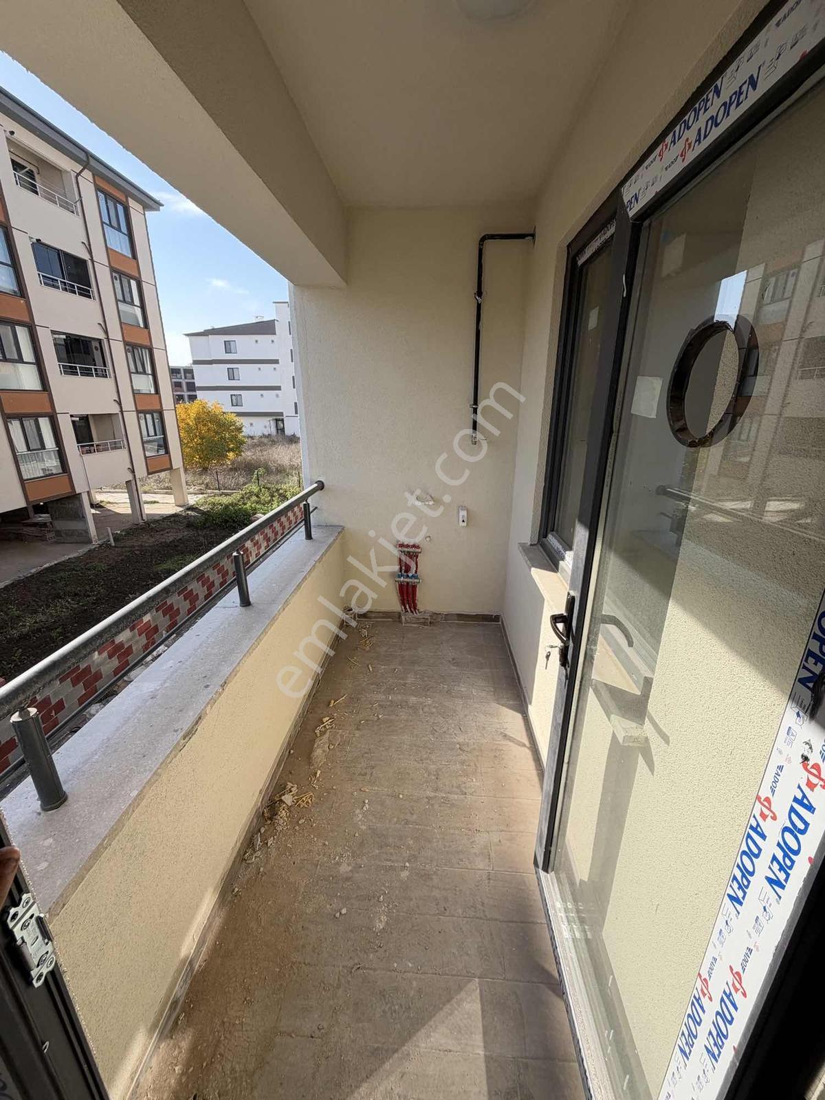 Kasrevi'den Barışta Cadde Üzeri Y.ısıtmalı Asansörlü 2+0 Daire — fotoğraf 3