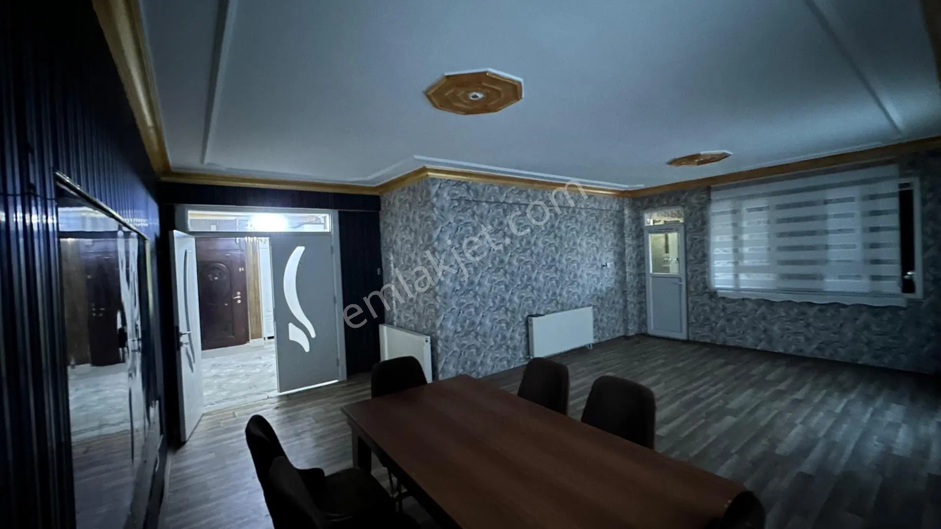 Deniz’den Yenişehir Mah Ana Cadde Üzeri Satılık 4+1 Evebeyn + Cam Ve Süs Havuzlu+lüx İçi Ful Daire — fotoğraf 2