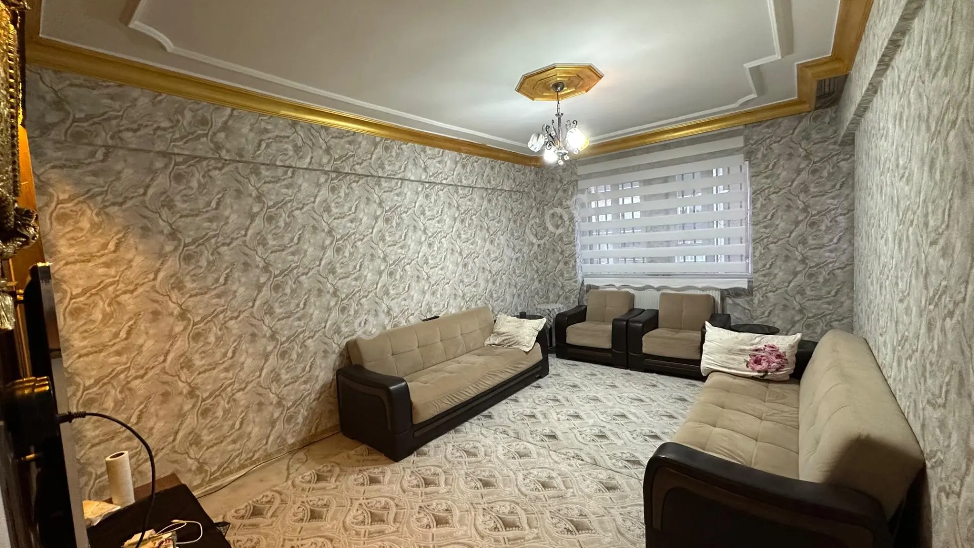 Deniz’den Yenişehir Mah Ana Cadde Üzeri Satılık 4+1 Evebeyn + Cam Ve Süs Havuzlu+lüx İçi Ful Daire — fotoğraf 4