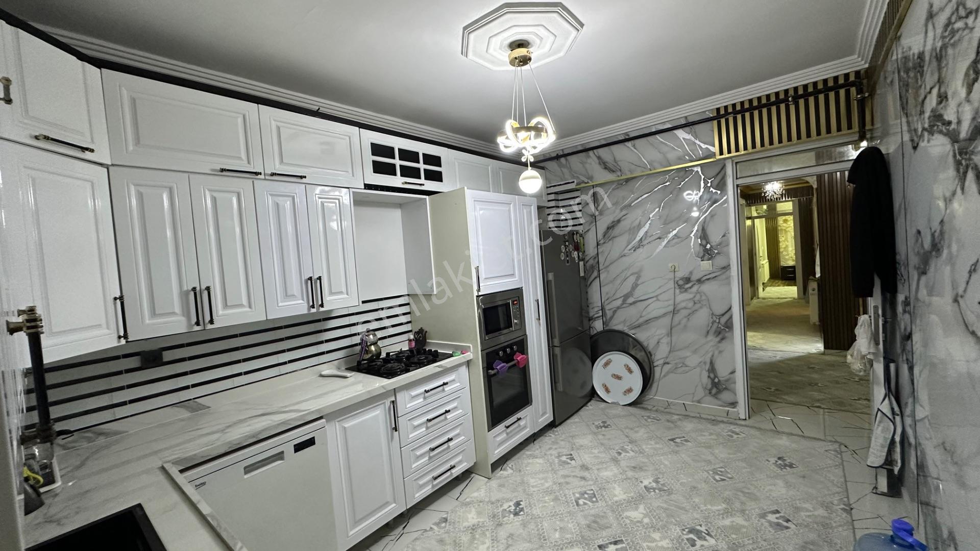 Deniz’den Yenişehir Mah Ana Cadde Üzeri Satılık 4+1 Evebeyn + Cam Ve Süs Havuzlu+lüx İçi Ful Daire — fotoğraf 17