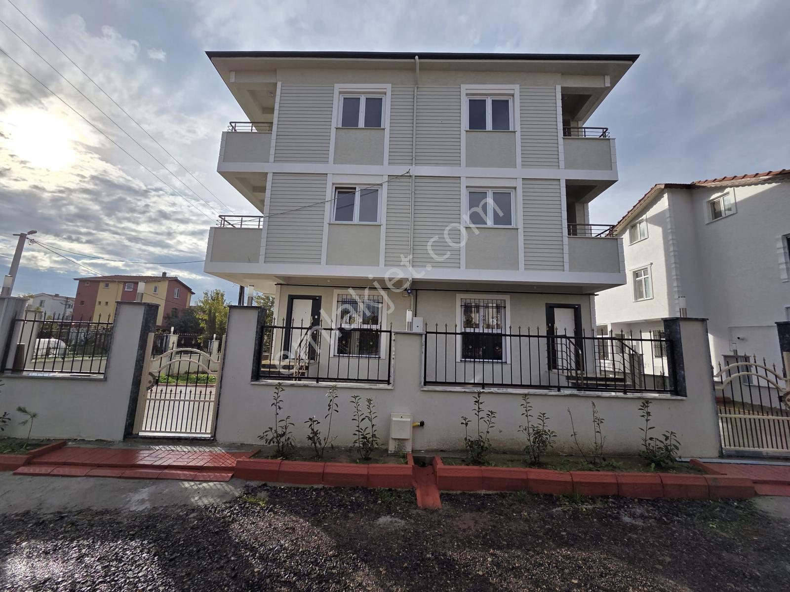 Düzgün Ve Temiz Villa 4+1 Sorunsuz #kartallar Onur Duyar# — fotoğraf 5