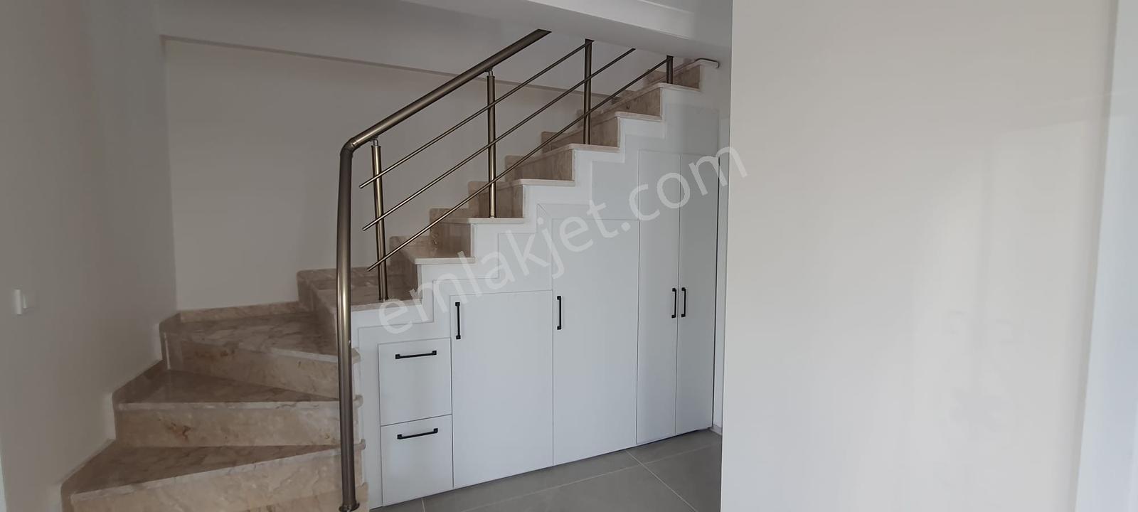 Düzgün Ve Temiz Villa 4+1 Sorunsuz #kartallar Onur Duyar# — fotoğraf 26