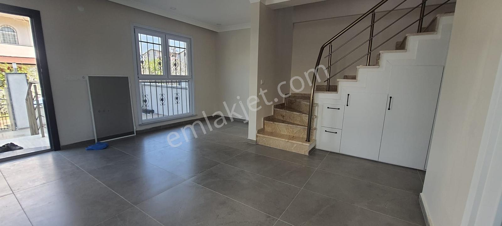 Düzgün Ve Temiz Villa 4+1 Sorunsuz #kartallar Onur Duyar# — fotoğraf 30