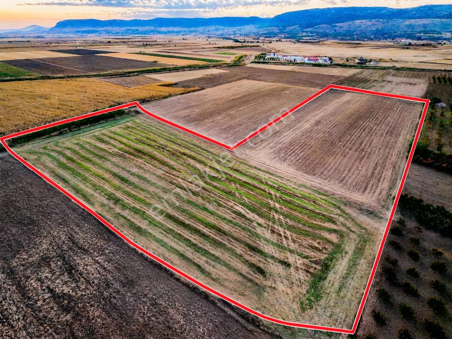 Çivril Menteş Mahallesinde İmara Yakın Satılık 17.219 M2 Arazi..