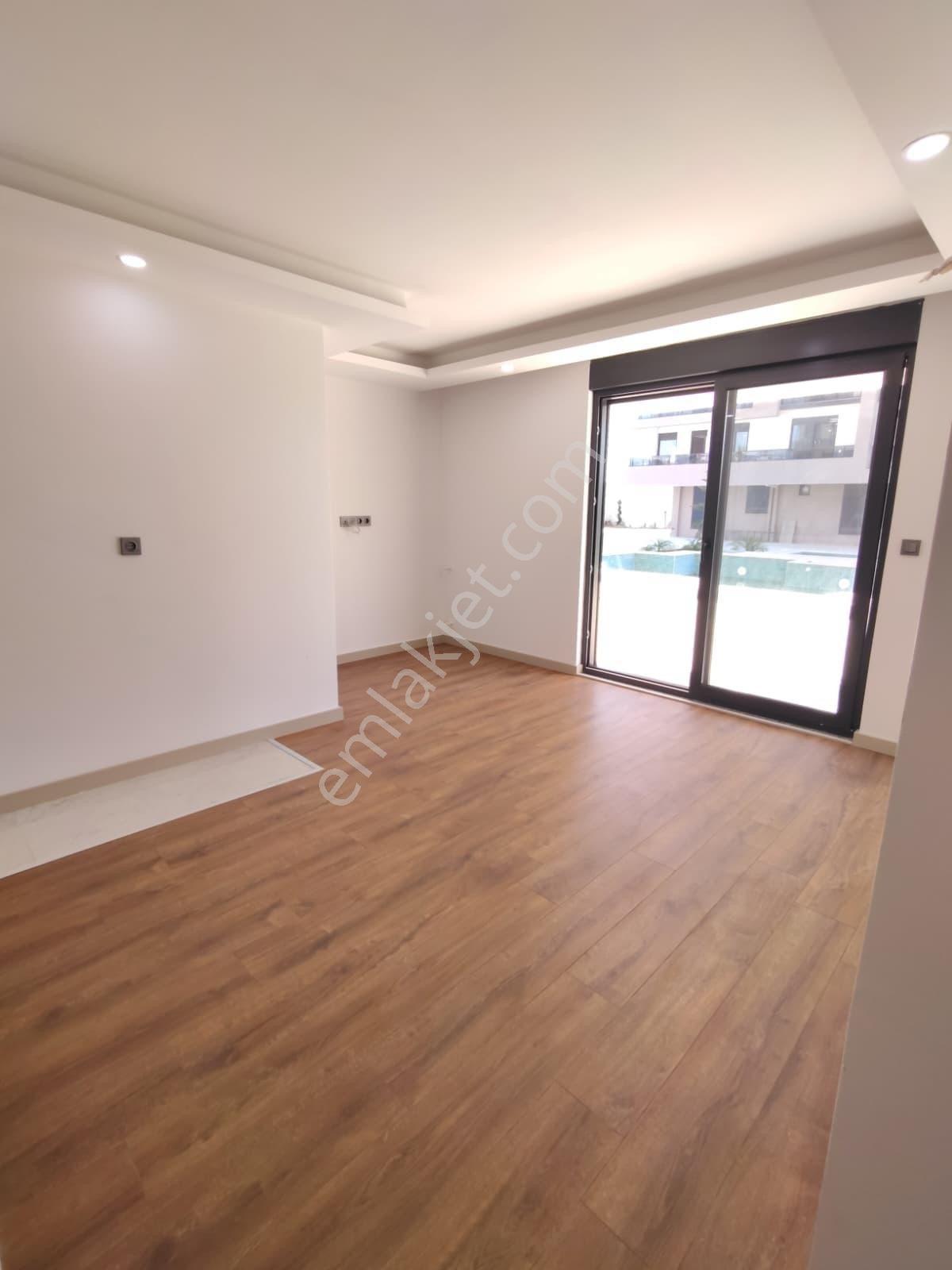 Kepez Göksu’da Havuzlu Sitede 1+1 Satilik Daire — fotoğraf 12