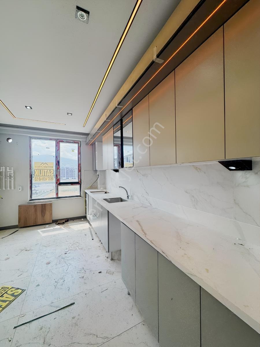 Kökoğlu'ndan Sera Avm Arkasında Site İçi Lüks 3+1 — fotoğraf 2