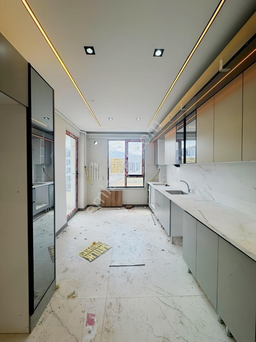 Kökoğlu'ndan Sera Avm Arkasında Site İçi Lüks 3+1 — fotoğraf 3