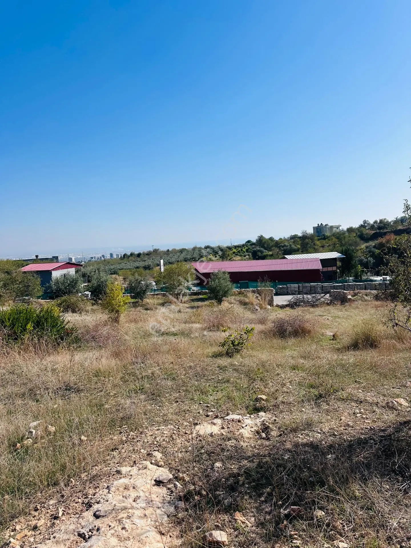 Aziz Emlak’tan Resul Köyü Ünde Satılık 2700 Metrekare Full Mersin Manzaralı Yolda İkinci Parsel — fotoğraf 2