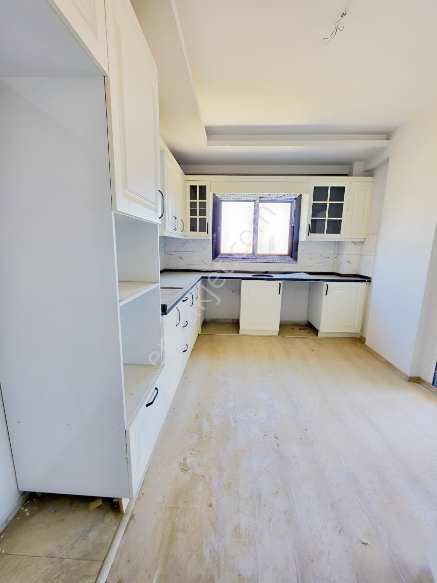 Erdemlinin En Muazzam Konumunda Ana Cad Cepesi 3+1 Daire 135 M2 — fotoğraf 2