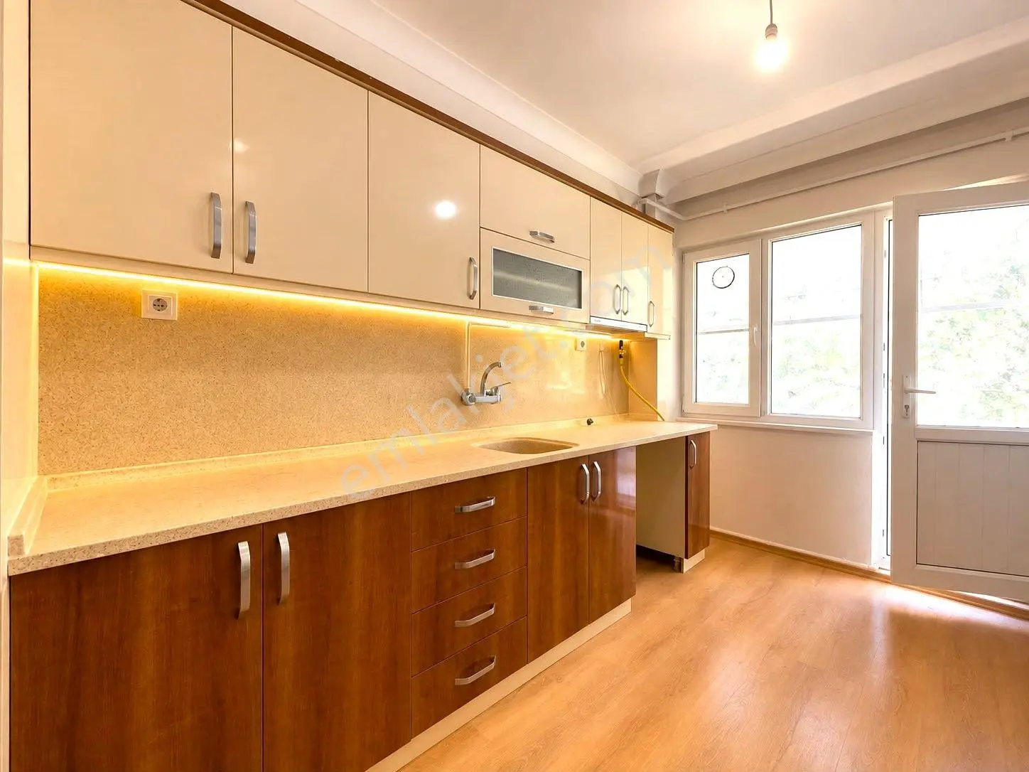 𝄞yeni Daireler Melodi'den! İkizçay'da 2+1 Ayrı Mutfaklı Ara Kat Çift Wcli Denize 350mt Daire — fotoğraf 2