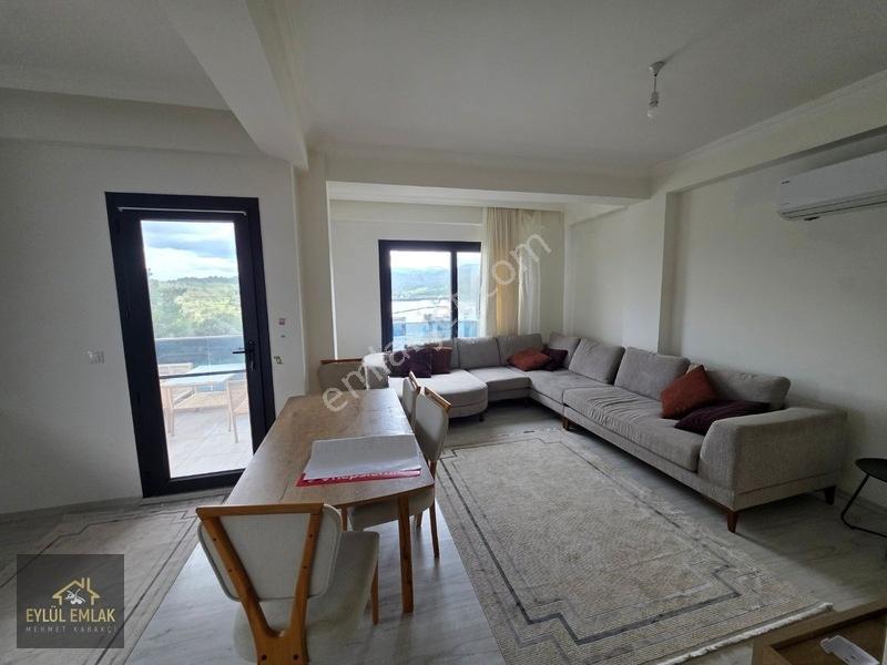 Mumcularda Eşyalı Satılık 2+1 Daire — fotoğraf 2