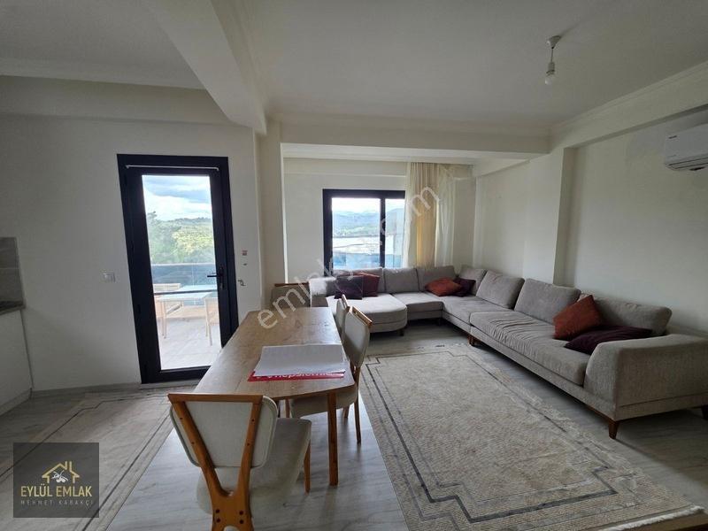 Mumcularda Eşyalı Satılık 2+1 Daire — fotoğraf 4
