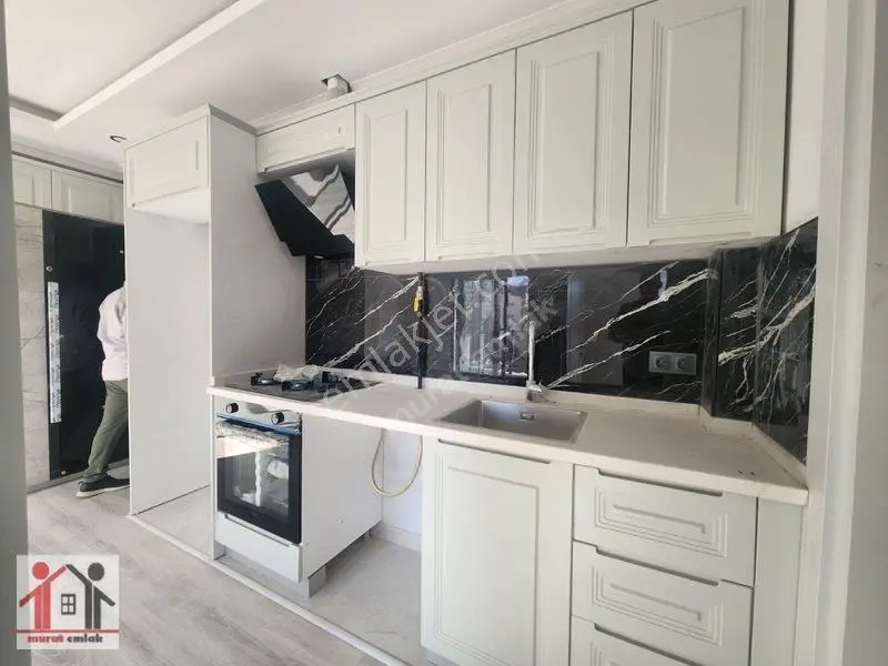 Sıfır Lüx Katda Oturuma Hazır 1+1 Kapalı Garajlı Daire — fotoğraf 2