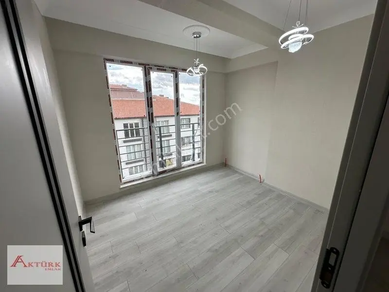 //aktürk Emlak\\ara Kat Yerden Isıtma Güney Ön Cephe Sıfır Daire — fotoğraf 21