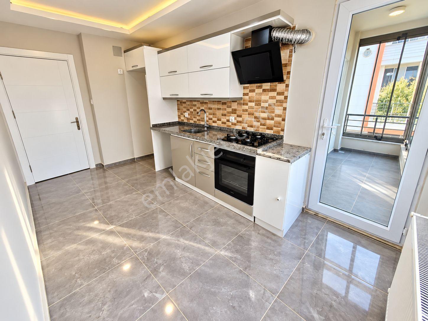 Aktif'ten Akçay 'da Satılık 8 Yaşında Arakat Ön Cephe Otoparklı 2+1 Daire