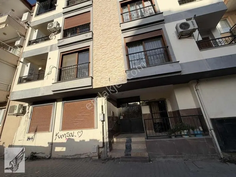 Seferihisar Merkezde 2+1 Kapalı Mutfak Satılık Daire — fotoğraf 2