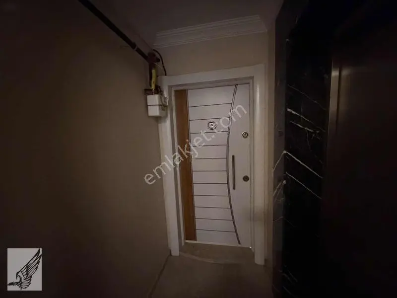 Seferihisar Merkezde 2+1 Kapalı Mutfak Satılık Daire — fotoğraf 3