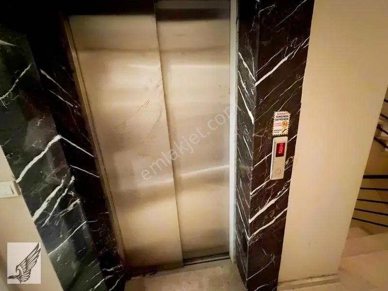 Seferihisar Merkezde 2+1 Kapalı Mutfak Satılık Daire — fotoğraf 4