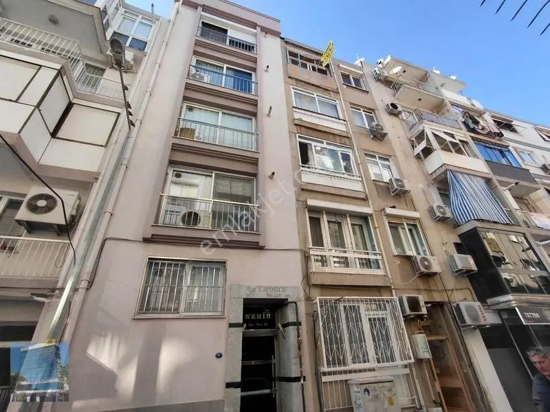 Karşıyaka Bahariyede Tadilatlık 2+1 Fırsat Daire! — fotoğraf 3