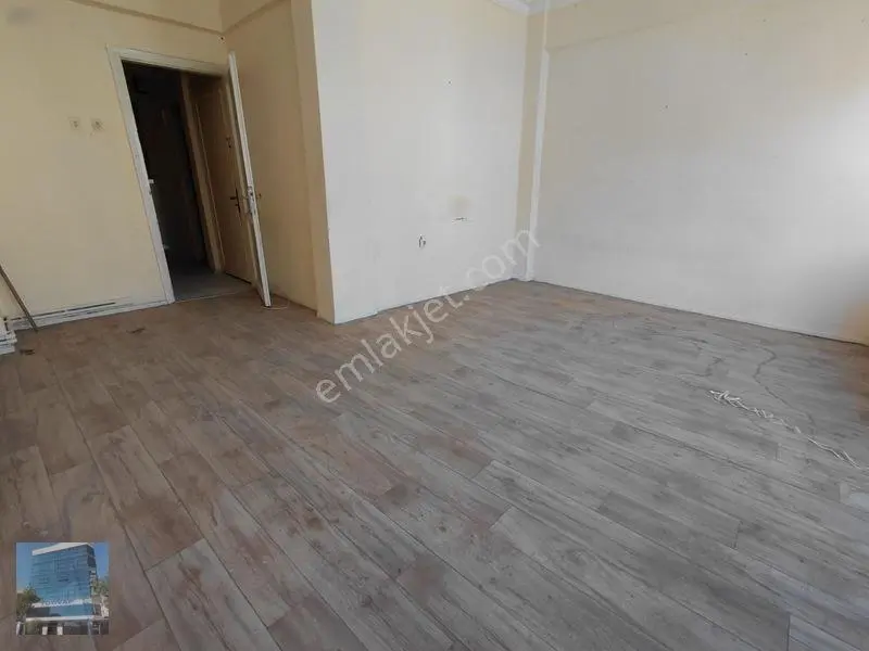 Karşıyaka Bahariyede Tadilatlık 2+1 Fırsat Daire! — fotoğraf 6