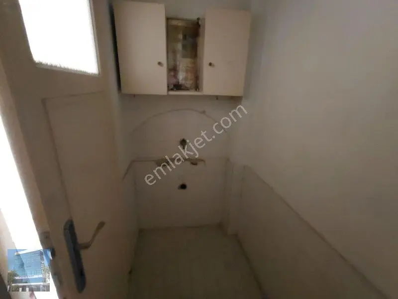 Karşıyaka Bahariyede Tadilatlık 2+1 Fırsat Daire! — fotoğraf 10