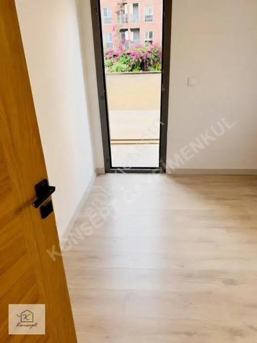 Konsept'den Site İçerisinde Teraslı Satılık 1+1 Daire — fotoğraf 12