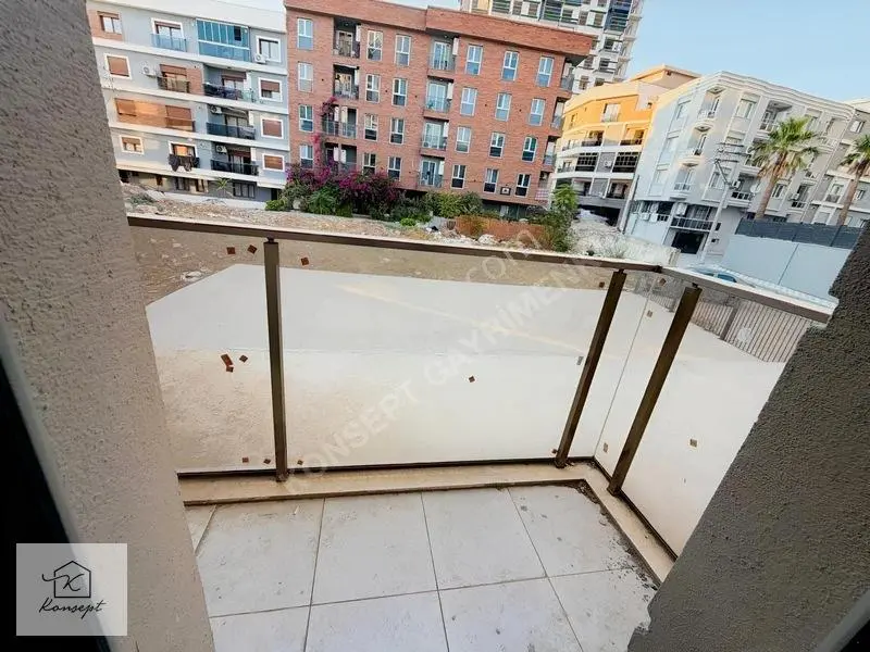 Konsept'den Site İçerisinde Teraslı Satılık 1+1 Daire — fotoğraf 14