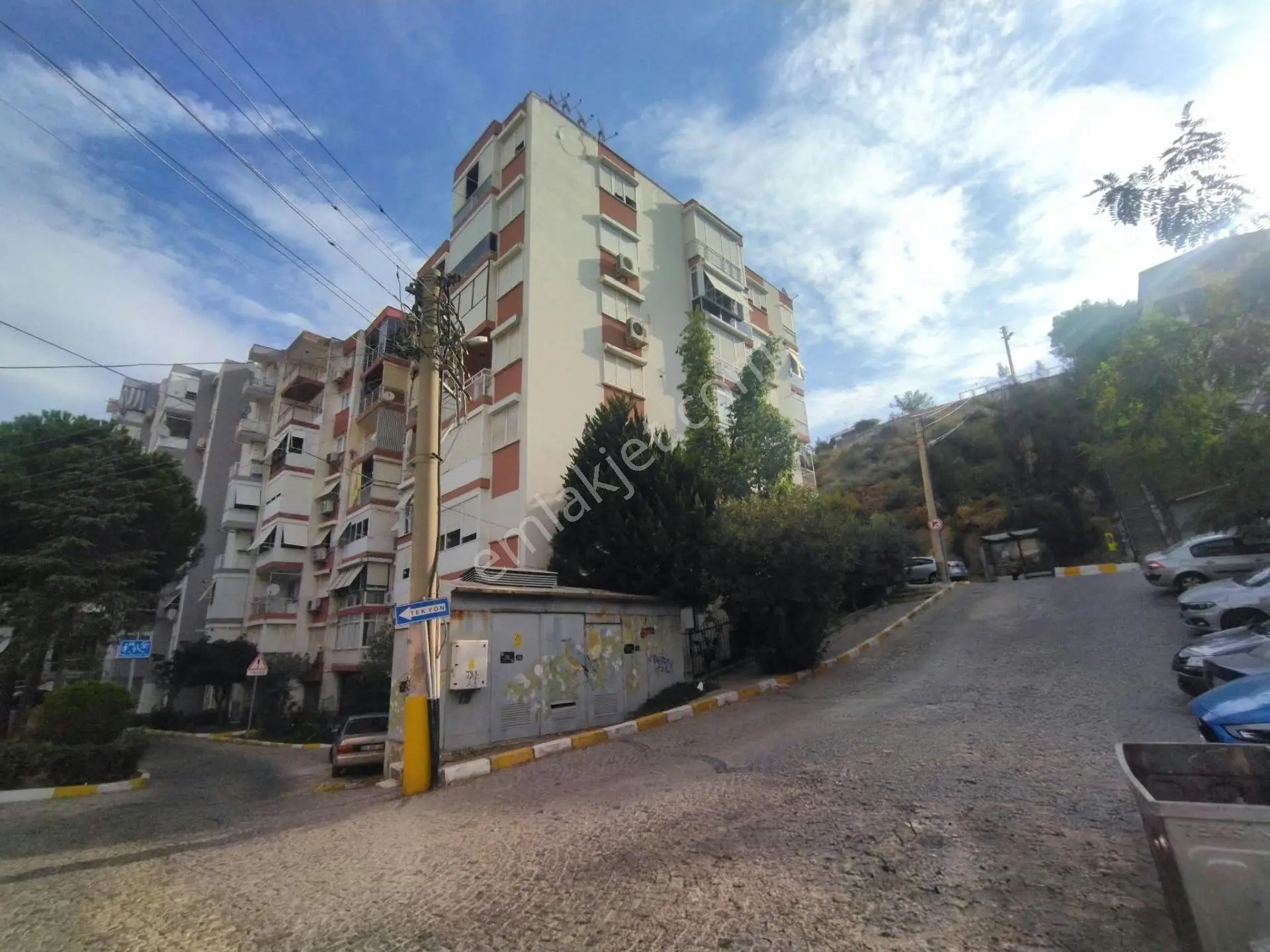 Balçova Ç.emeç Mh. Merkezi Konumda 2+1 Satılık Daire — fotoğraf 2