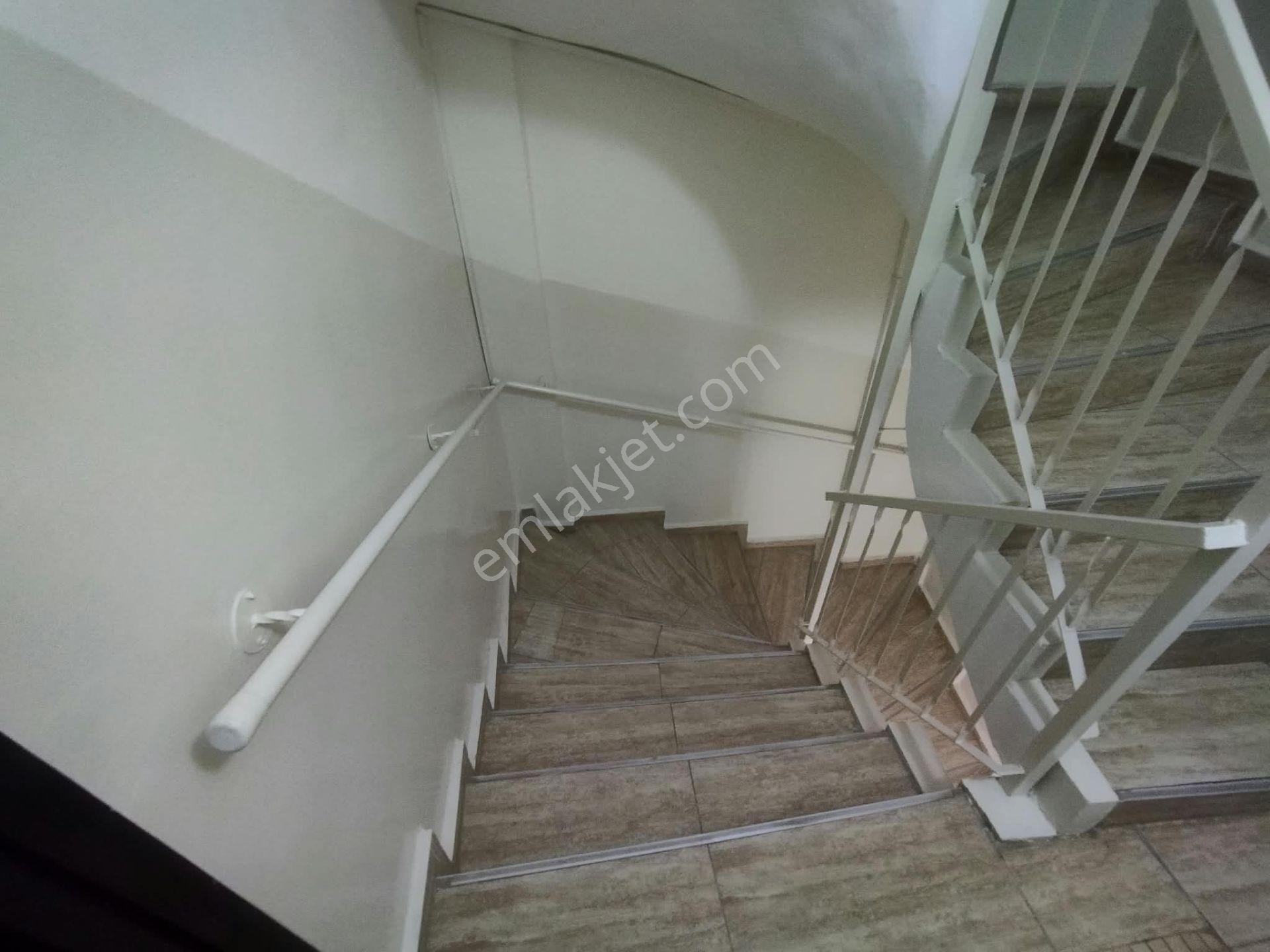 Balçova Ç.emeç Mh. Merkezi Konumda 2+1 Satılık Daire — fotoğraf 6