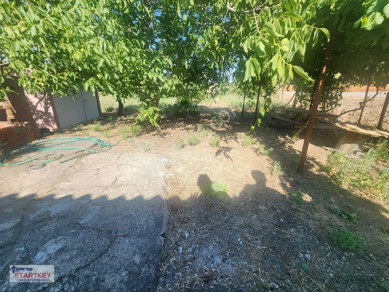 Startkey Yönden Üçpınarda Tel Örgü İle Çevrili Hobi Bahçesi — fotoğraf 8
