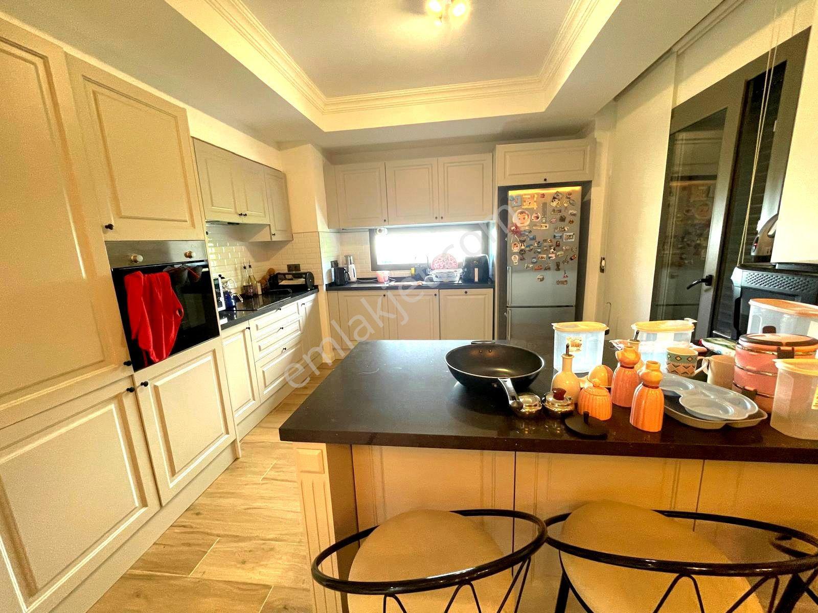 Kuşadasının En Elit Bölgesinde Plaja Ve Avm'lere Yakın Özel Havuzlu Tek Müstakil 4+1 Villa — fotoğraf 18
