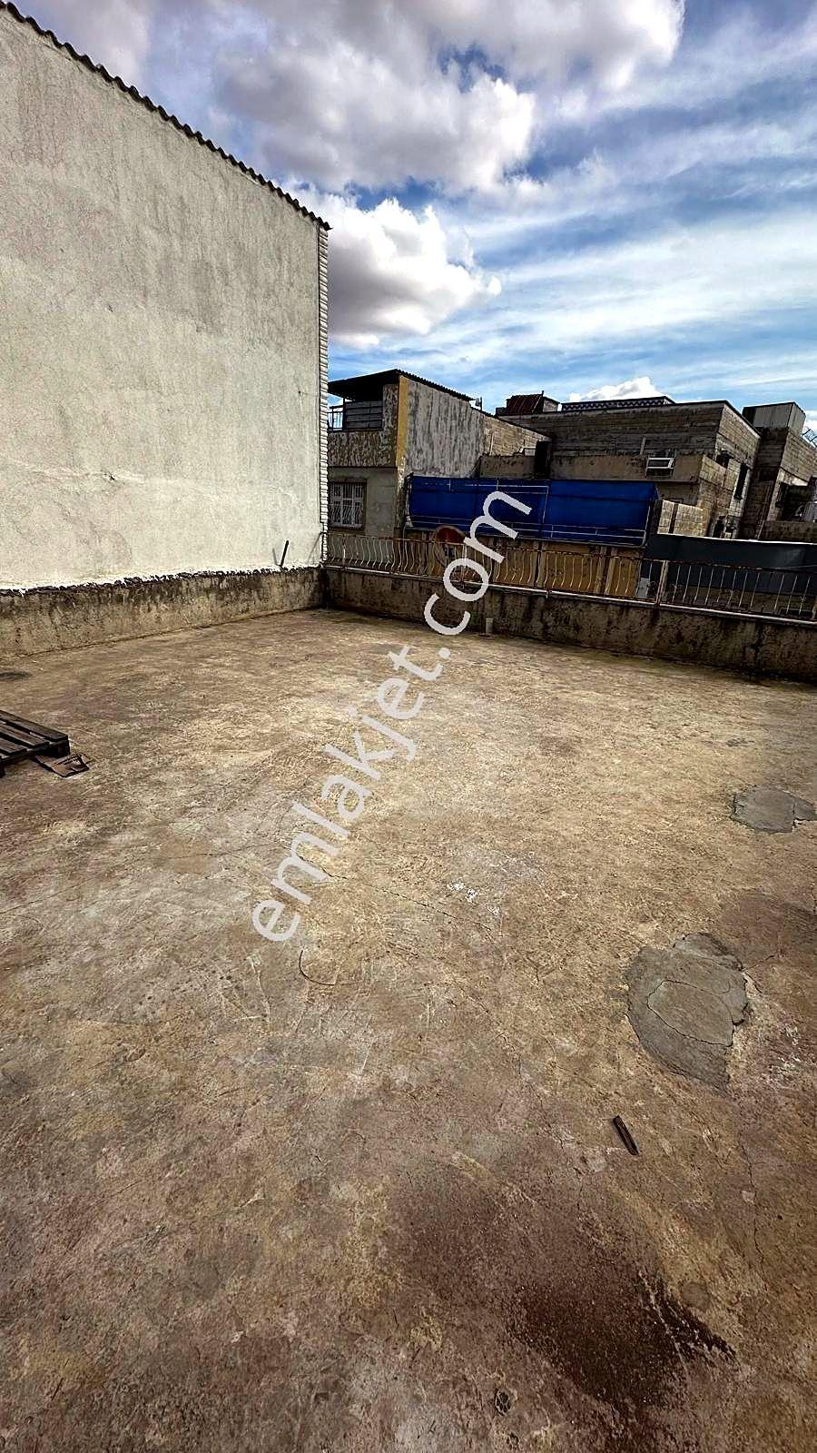 Şehitkamil Selahattin Eyyubi'de Ana Caddeye Yakın Altı Ambarlı 3 Katlı Müstakil Bina — fotoğraf 2