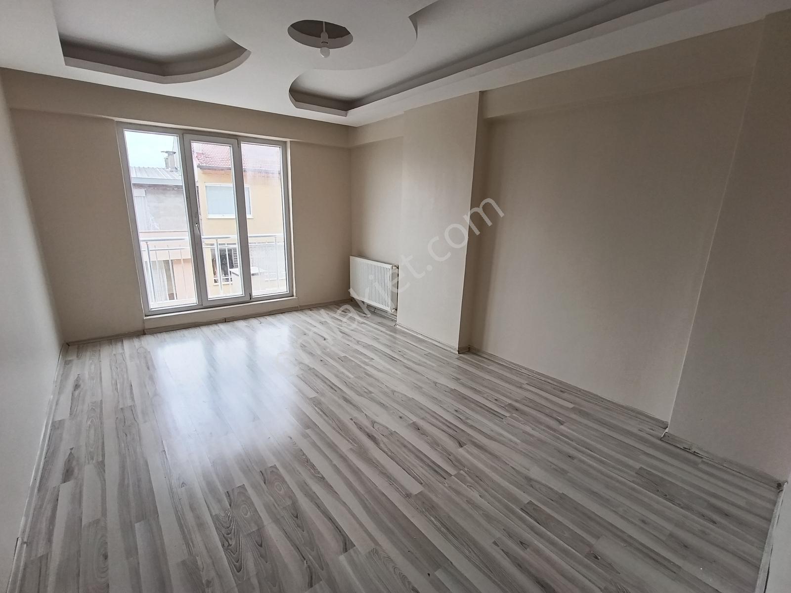 20'Lik Yolda Cadde Üzeri Asansörlü Kapalı Otoparklı 2+1 Satılık