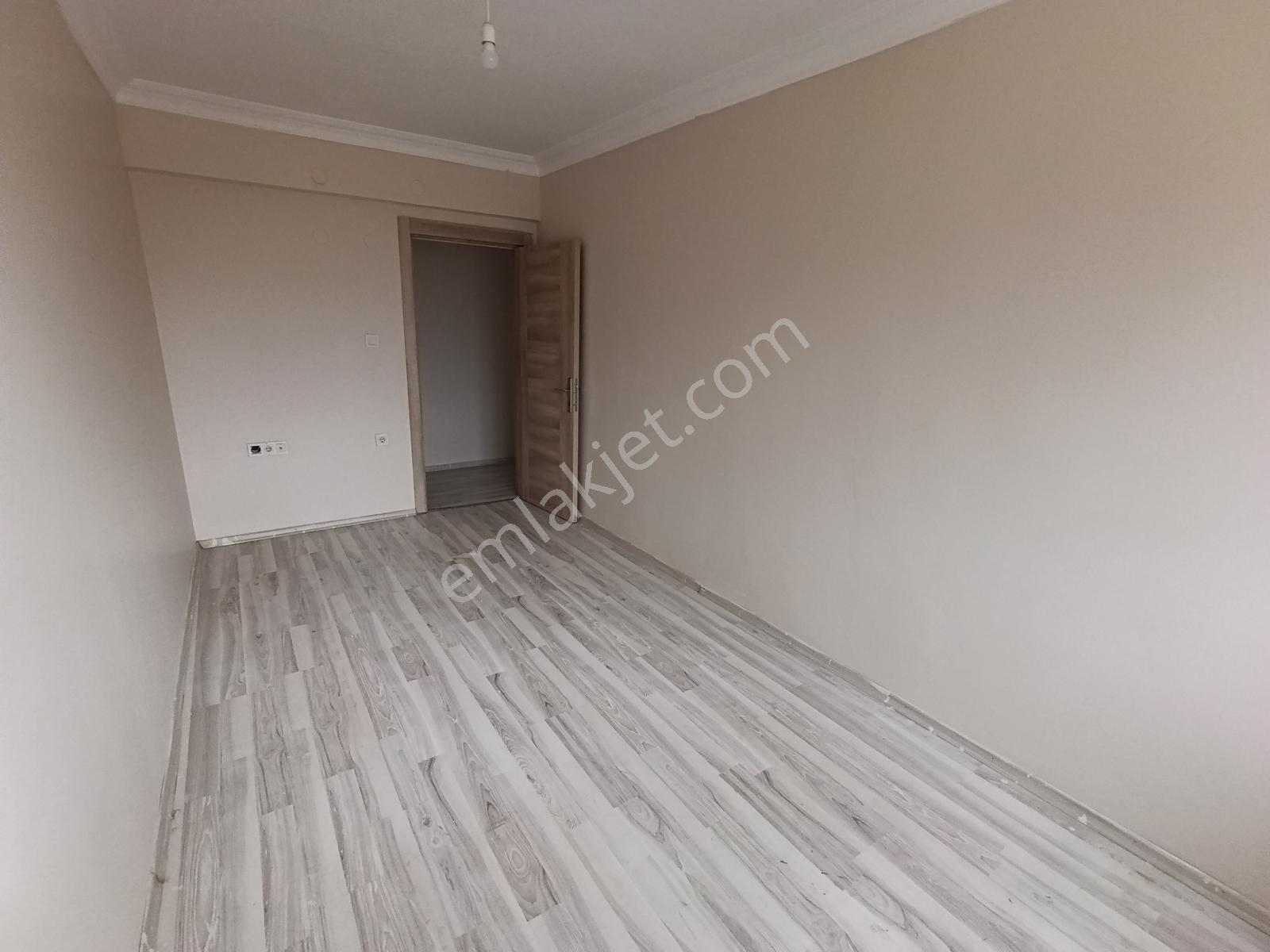 20'lik Yolda Cadde Üzeri Asansörlü Kapalı Otoparklı 2+1 Satılık — fotoğraf 9