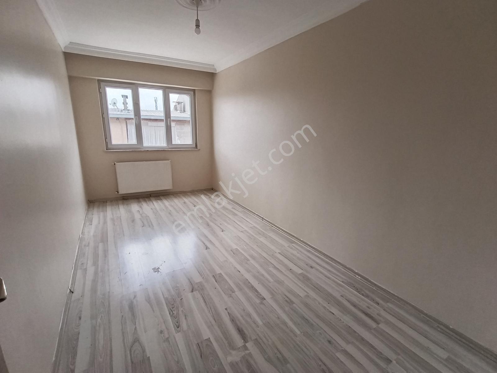 20'lik Yolda Cadde Üzeri Asansörlü Kapalı Otoparklı 2+1 Satılık — fotoğraf 10