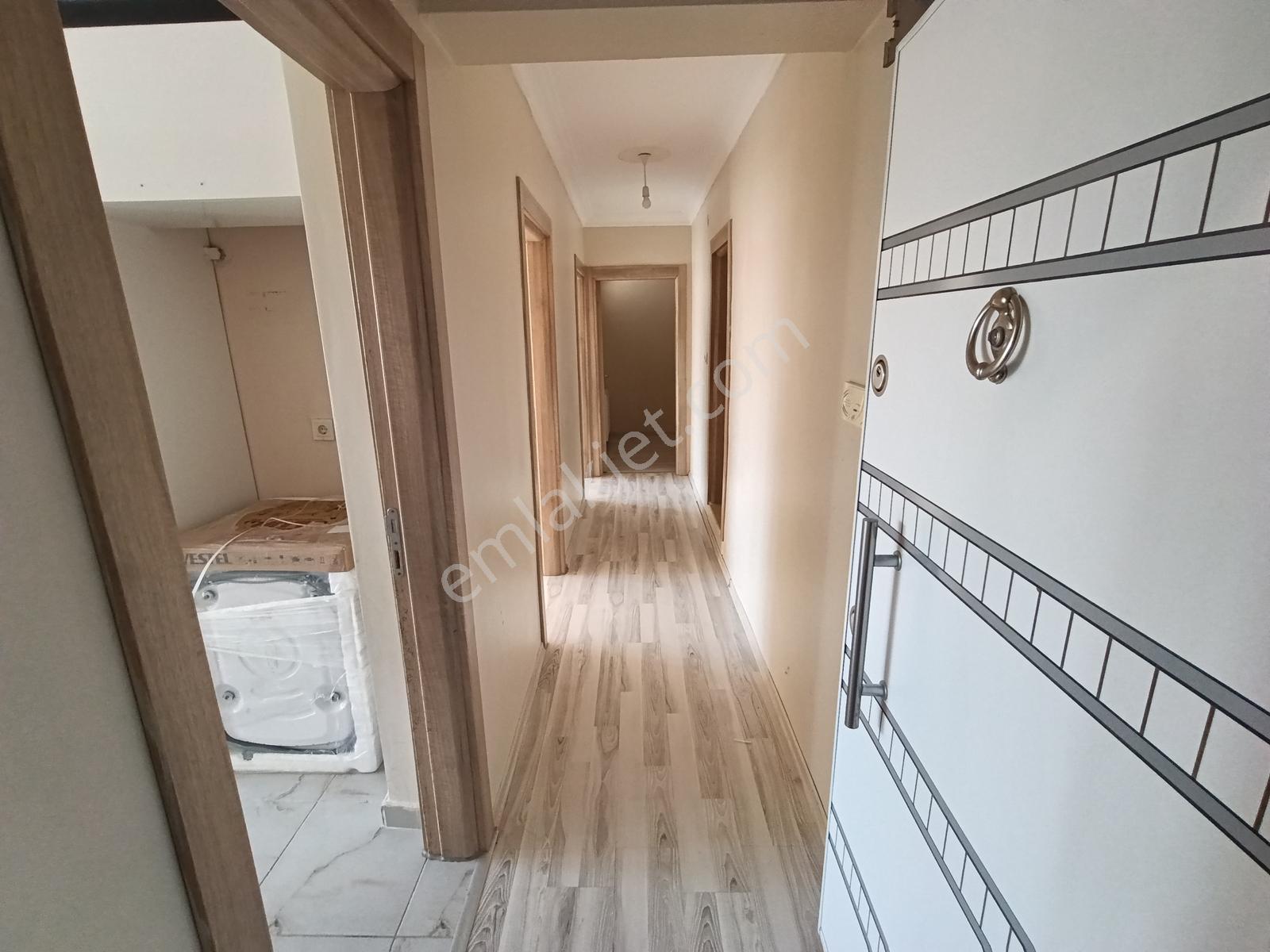 20'lik Yolda Cadde Üzeri Asansörlü Kapalı Otoparklı 2+1 Satılık — fotoğraf 16