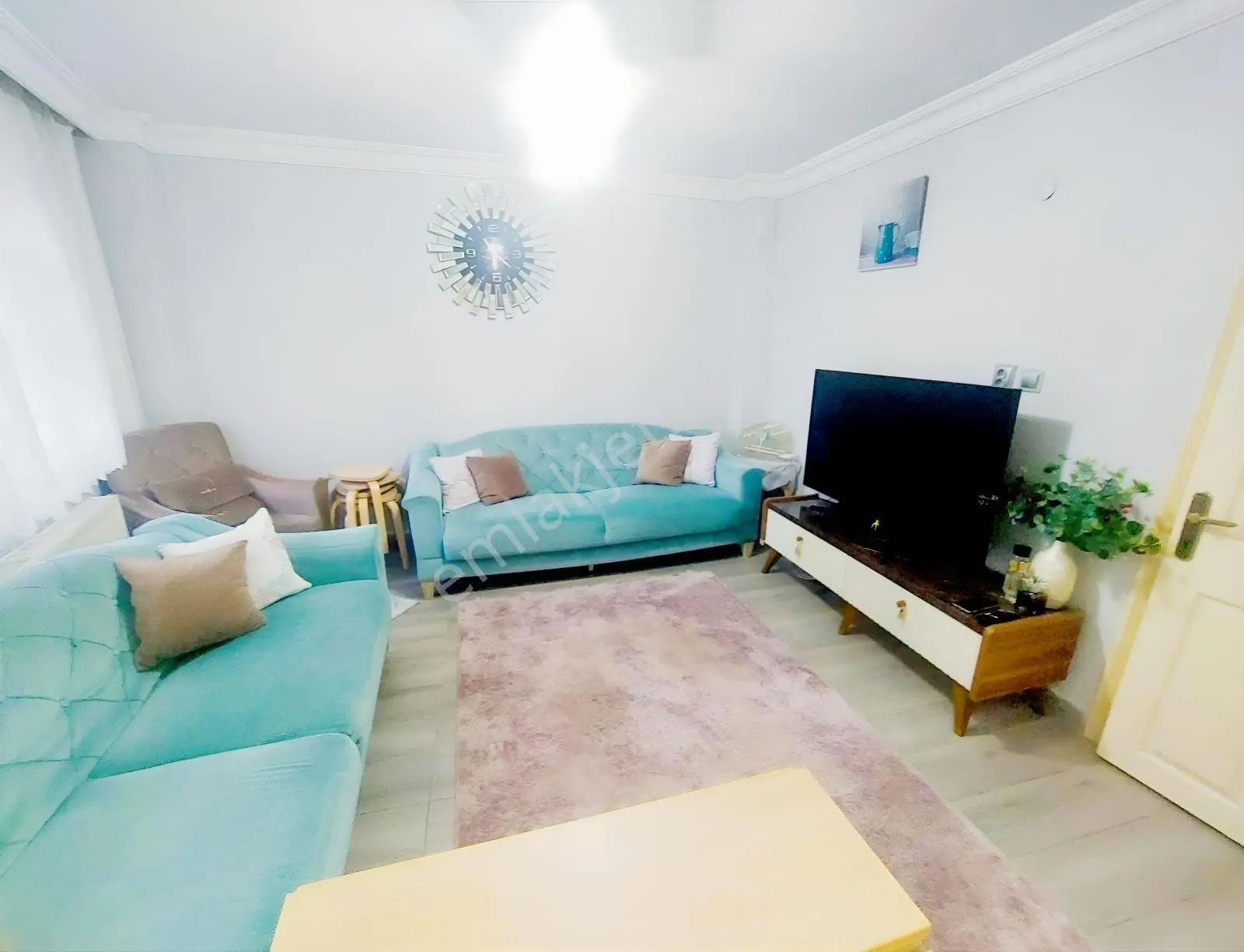 Köprü Emlak'tan Satılık 1+1 Masrafsız Giriş Altı Daire — fotoğraf 2