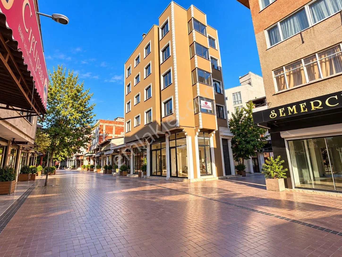 Yüksel'den Edremit Çarşının Merkezinde Geniş Balkonlu 2+1 Daire — fotoğraf 2