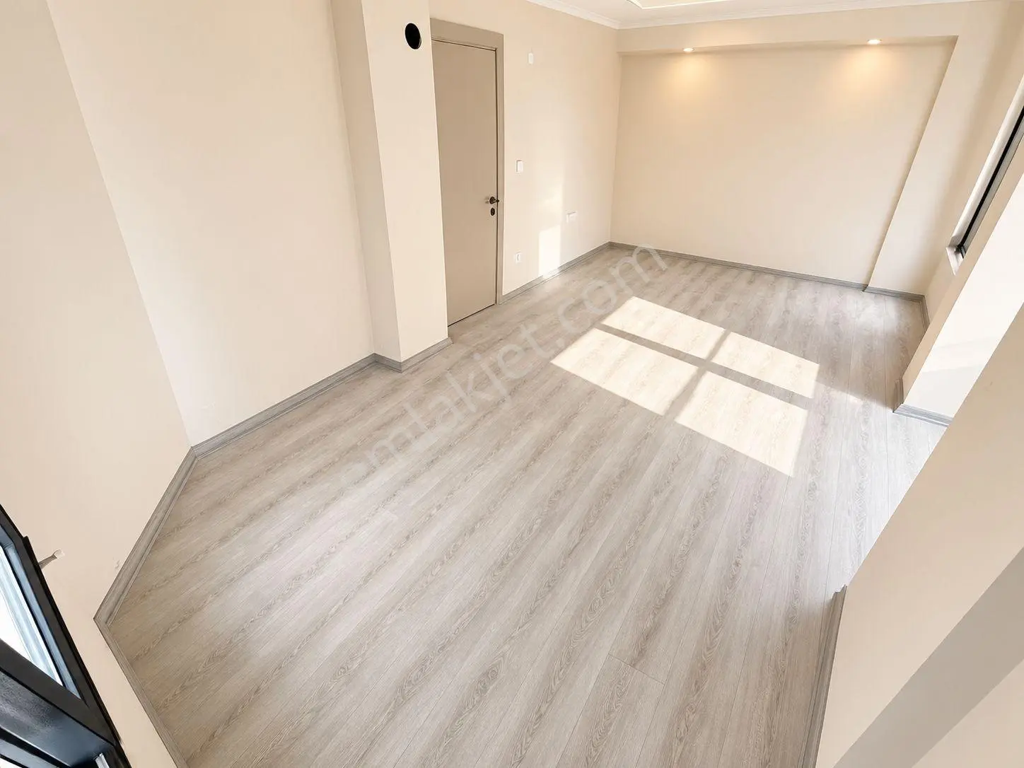 Yüksel'den Edremit Çarşının Merkezinde Geniş Balkonlu 2+1 Daire — fotoğraf 12