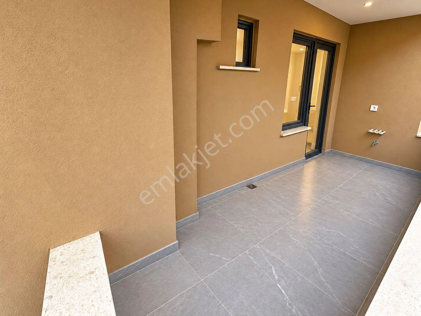 Yüksel'den Edremit Çarşının Merkezinde Geniş Balkonlu 2+1 Daire — fotoğraf 17