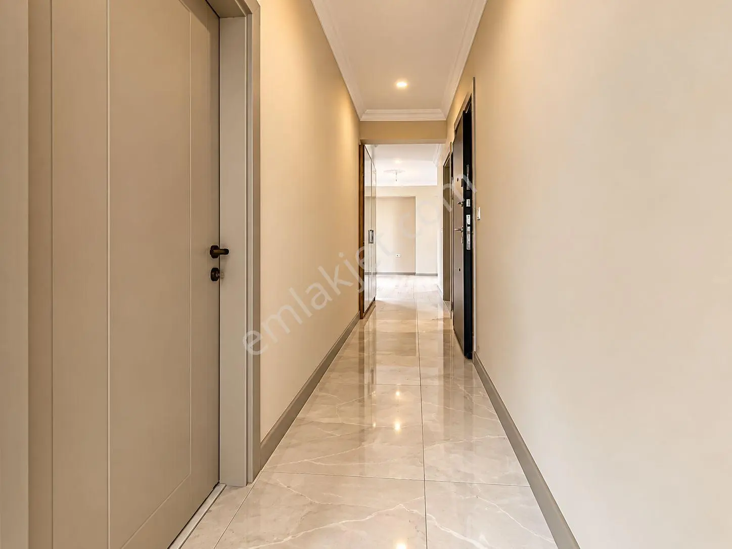 Yüksel'den Edremit Çarşının Merkezinde Geniş Balkonlu 2+1 Daire — fotoğraf 18