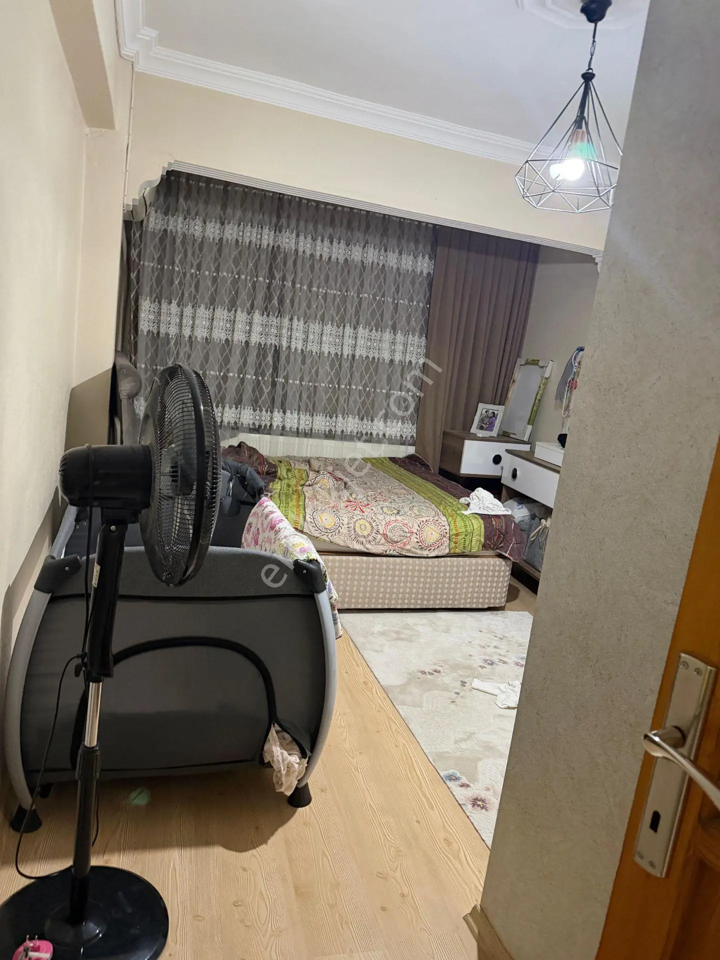 Mutlu Mahallesi 3+1 120m2 4 Katlının 2 Katı Özelikli Petek Kombili Çift Cephe Karanlık Yok Balkon — fotoğraf 2