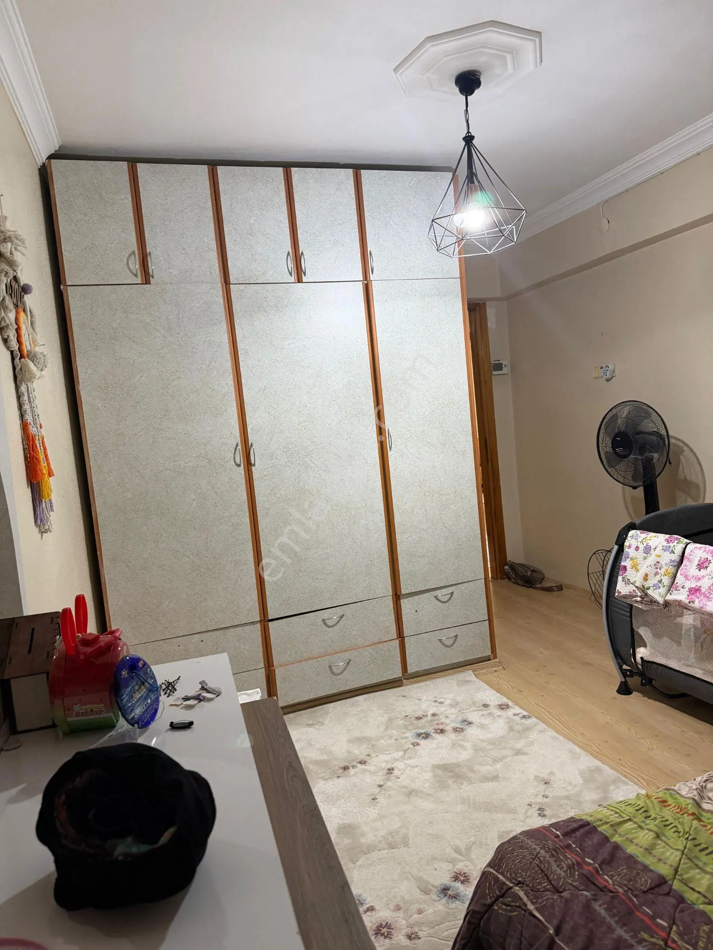 Mutlu Mahallesi 3+1 120m2 4 Katlının 2 Katı Özelikli Petek Kombili Çift Cephe Karanlık Yok Balkon — fotoğraf 3