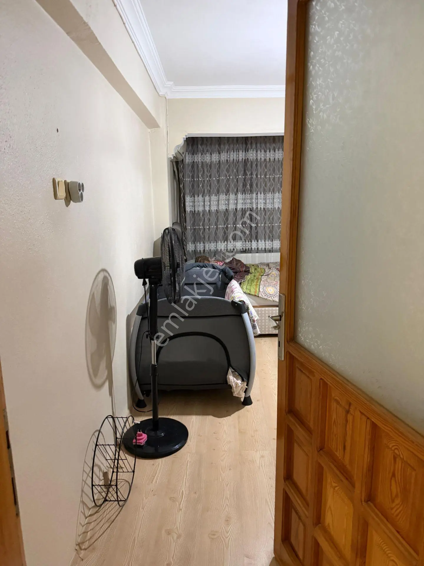 Mutlu Mahallesi 3+1 120m2 4 Katlının 2 Katı Özelikli Petek Kombili Çift Cephe Karanlık Yok Balkon — fotoğraf 4