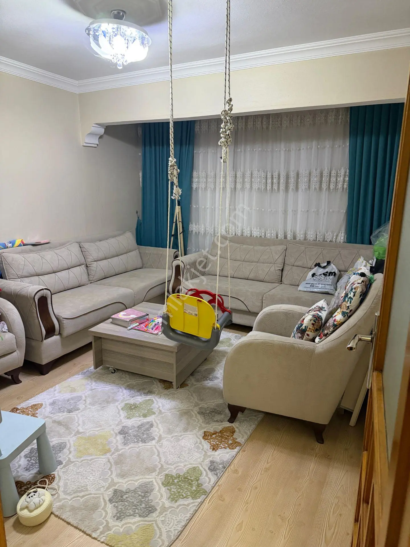 Mutlu Mahallesi 3+1 120m2 4 Katlının 2 Katı Özelikli Petek Kombili Çift Cephe Karanlık Yok Balkon — fotoğraf 5